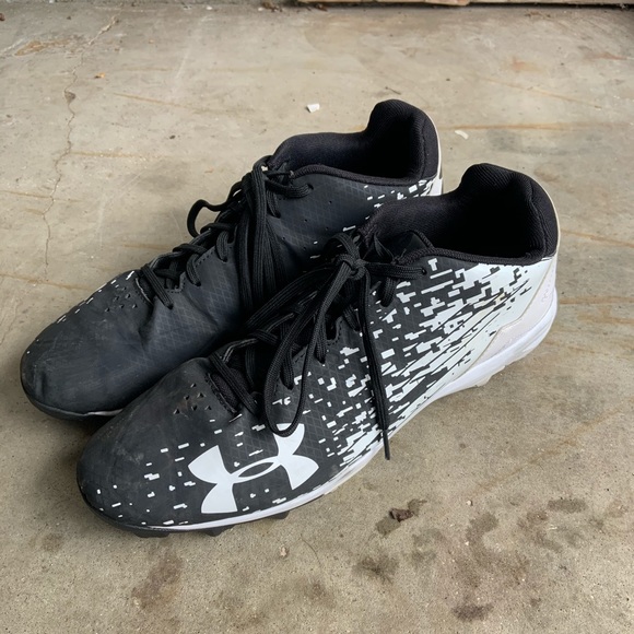 Under armour baseball cleats - Picture 1 of 3